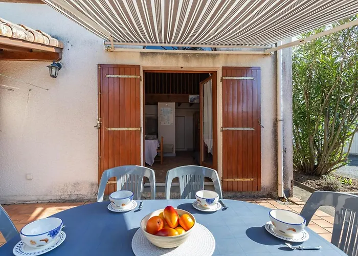 Les Lauriers By Interhome Semesterbostad Meschers-sur-Gironde